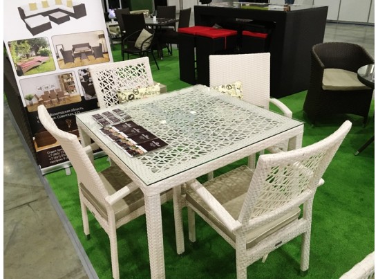 Кресло штабелируемое KLERMON с ажурным плетением