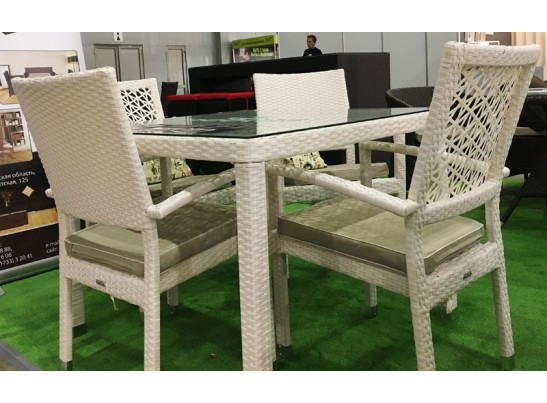 Кресло штабелируемое KLERMON с ажурным плетением