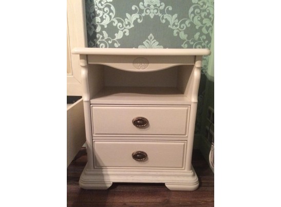 Тумба прикроватная Лика с двумя ящиками и полкой из массива дуба ММ-137-03