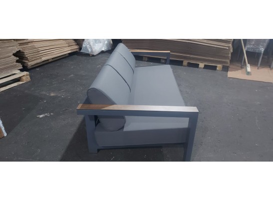 "Гранада" диван трехместный, каркас из алюминия, подлокотники HPL дуб в Кургане