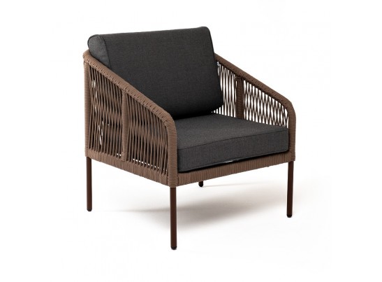 "Канны" кресло плетеное из роупа, каркас алюминий коричневый (RAL8016) муар, роуп коричневый круглый, ткань темно-серая 027 в Кургане