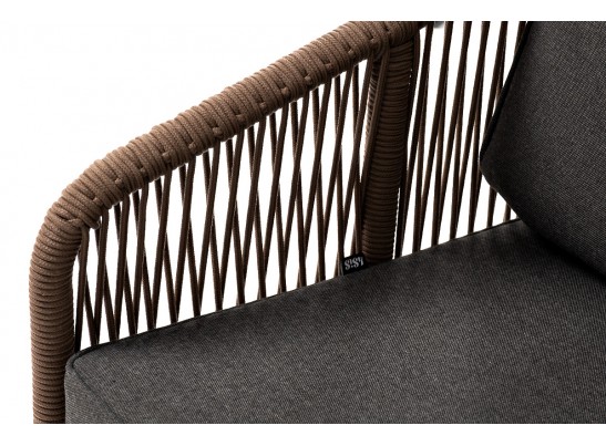 "Канны" кресло плетеное из роупа, каркас алюминий коричневый (RAL8016) муар, роуп коричневый круглый, ткань темно-серая 027 в Кургане