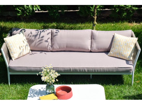 "Касабланка" диван 3-местный плетеный из роупа, каркас алюминий белый муар, роуп бежевый 20мм, ткань бежевая 052 в Кургане