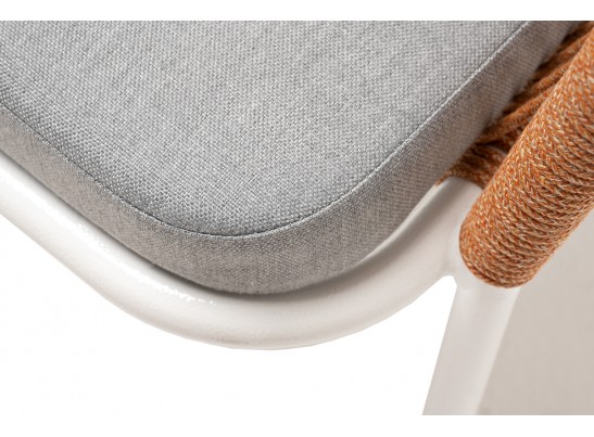 "Лион" стул плетеный из роупа, каркас из стали светло-серый (RAL7035) муар, роуп оранжевый меланж круглый, ткань светло-серая в Кургане