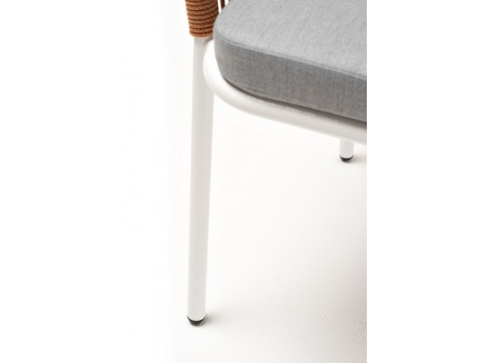 "Лион" стул плетеный из роупа, каркас из стали светло-серый (RAL7035) муар, роуп оранжевый меланж круглый, ткань светло-серая в Кургане