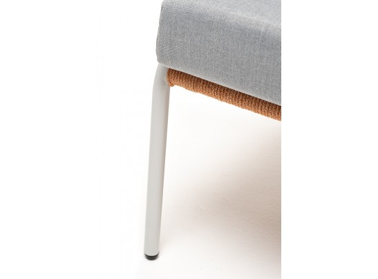 "Милан" кресло плетеное из роупа, каркас алюминий светло-серый (RAL7035) муар, роуп оранжевый меланж круглый, ткань светло-серая в Кургане