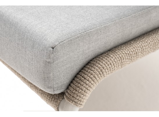 "Милан" кресло плетеное из роупа, каркас алюминий светло-серый (RAL7035) муар, роуп серый меланж круглый, ткань светло-серая в Кургане