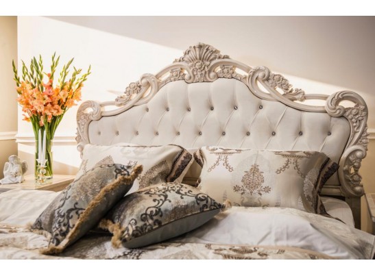 Кровать двуспальная с мягким изголовьем Патрисия крем глянец