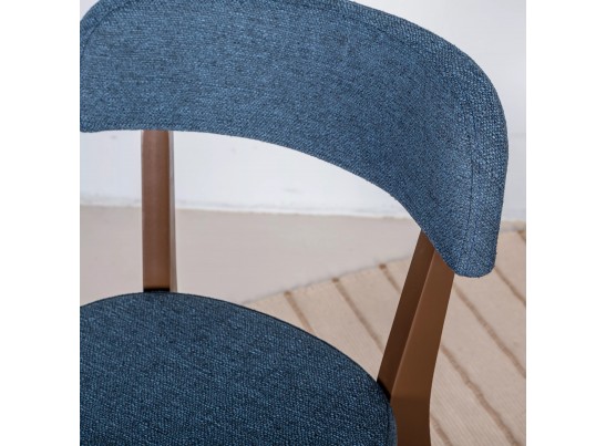 Стул Франк Сканди в Кургане