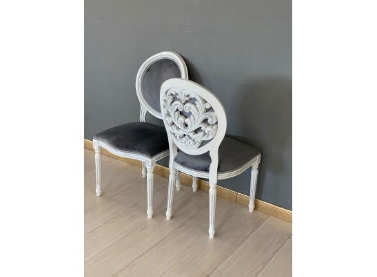 Стул с декоративной спинкой Медальон Винтаж (белый, патина серебро)