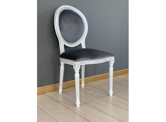 Стул с декоративной спинкой Медальон Винтаж (белый, патина серебро)