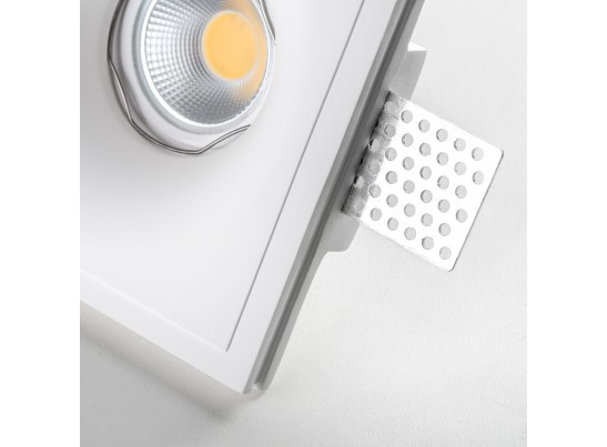 Светильник встраиваемый гипсовый скрытой установки д/гипсокартонного потолка с малозаметной фиксирующей пружиной MR16 GU10 Anello 002000 в Кургане