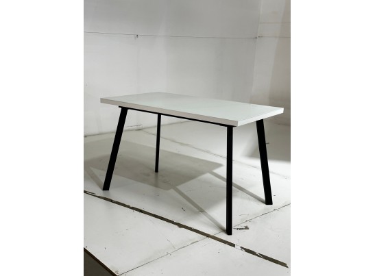 Стол ФИН 120 Белый, стекло/ Черный каркас в Кургане