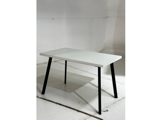 Стол ФИН 120 Белый, стекло/ Черный каркас в Кургане