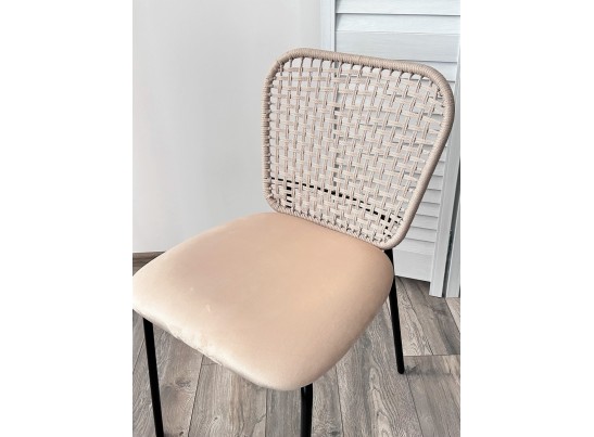 Стул JUNO G062-03 светлый беж, велюр / черный каркас в Кургане