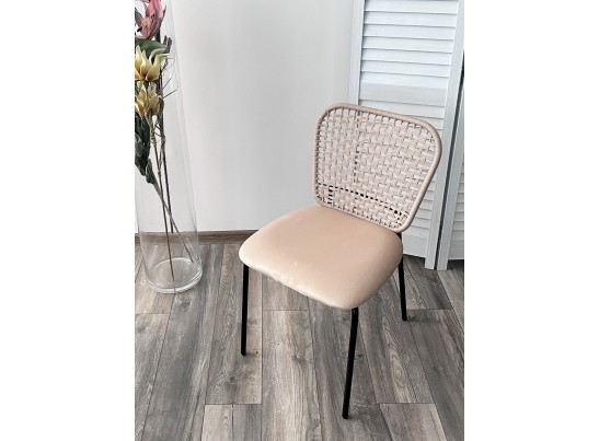 Стул JUNO G062-03 светлый беж, велюр / черный каркас в Кургане