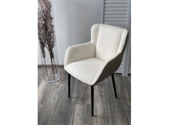 Стул ВОЛКАНО (VOLCANO) Белый Wales-101, ткань/светло-беж Maison 09, экокожа/ черный каркас, DISAUR в Кургане