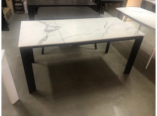 Стол CORNER 120 GLOSS STATUARIO WHITE SOLID CERAMIC / BLACK, ®DISAUR в Кургане